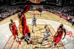 华体会-小城大戏，活塞斩落国王，浓眉完全掌控比赛节奏