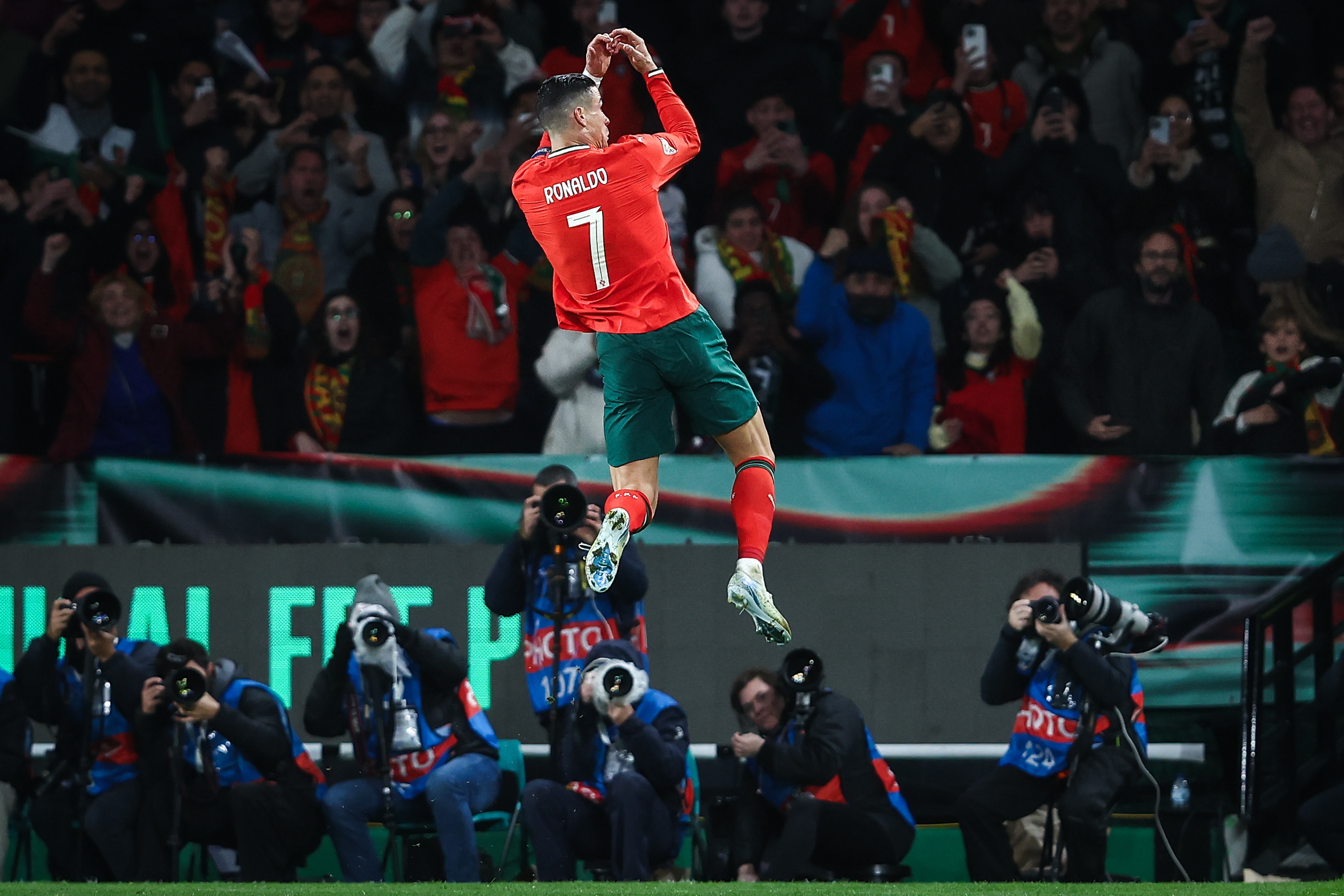 华体会下载-葡萄牙队在比赛中意外遭遇挑战  第1张 华体会下载-葡萄牙队在比赛中意外遭遇挑战  第1张