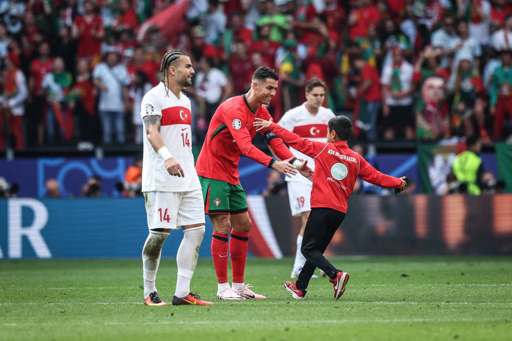 华体会下载-葡萄牙队在比赛中意外遭遇挑战  第2张 华体会下载-葡萄牙队在比赛中意外遭遇挑战  第2张